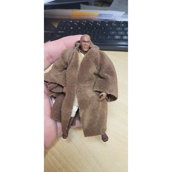 2003 Star Wars Saga Mace Windu Jedi Council Figure with Bonus Cloth Robe - Picture 3 of 3